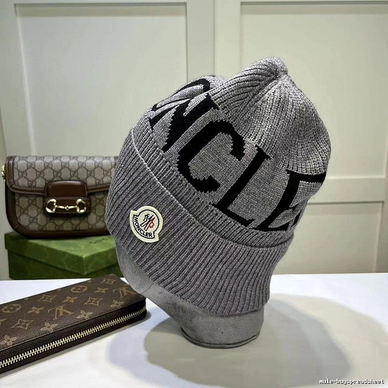 Ribbed Knit Beanie with Ribbed Patch Detail from Gucci